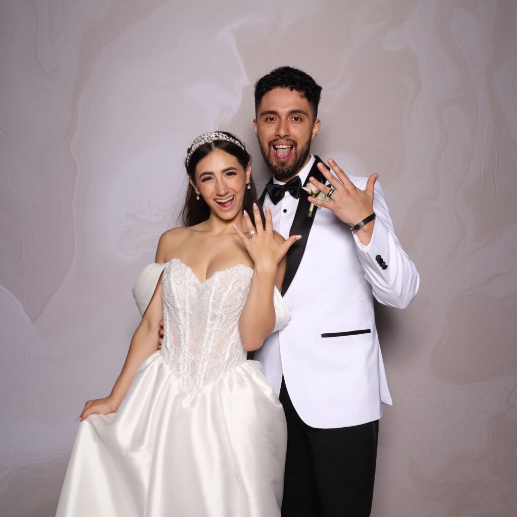 white rock canyon in Bushnell florida wedding Photo Booth couple posing